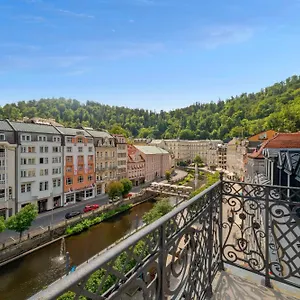  Apartmán Boutique Owned By Emperor Peter The Great With 2 Balconies & Jacuzzi